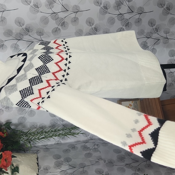 Vince Camuto Fair Isle Sweater - Picture 4 of 8